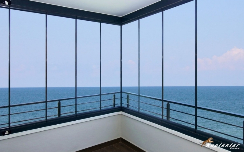 Cam Balkon